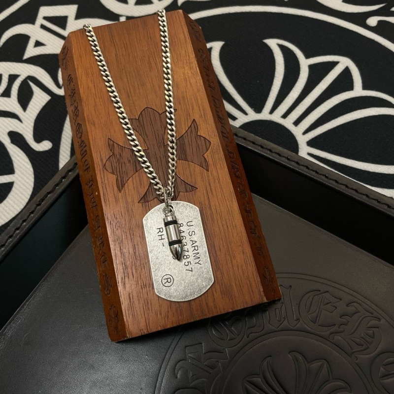 Ch*0me He**ts necklaces